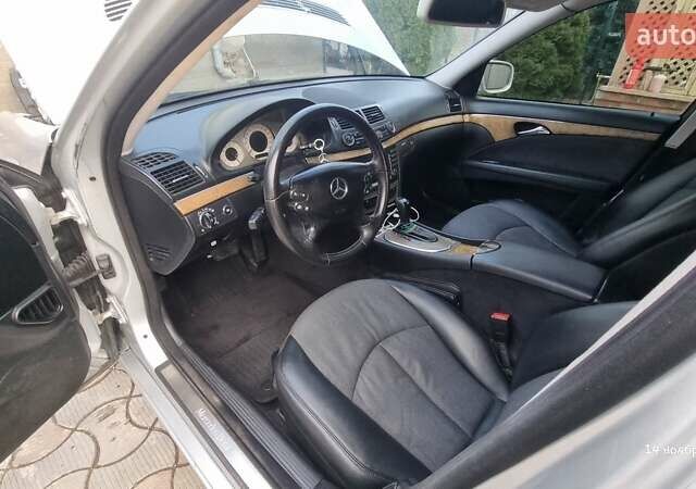 Сірий Мерседес Е-Клас, об'ємом двигуна 3 л та пробігом 280 тис. км за 9500 $, фото 4 на Automoto.ua