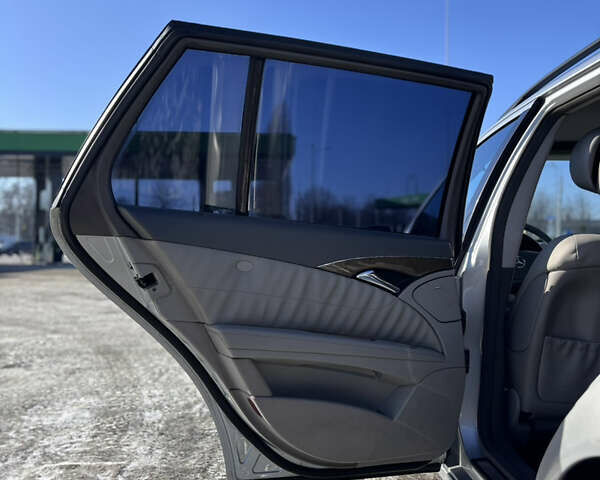 Сірий Мерседес Е-Клас, об'ємом двигуна 2.2 л та пробігом 380 тис. км за 7500 $, фото 12 на Automoto.ua