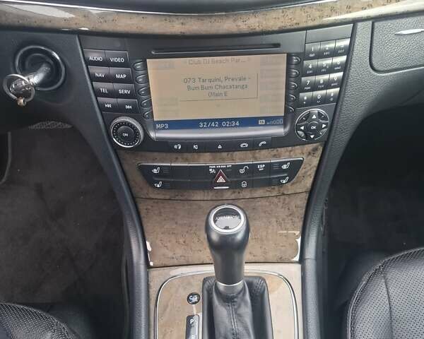 Серый Мерседес Е-Класс, объемом двигателя 3 л и пробегом 281 тыс. км за 8400 $, фото 29 на Automoto.ua