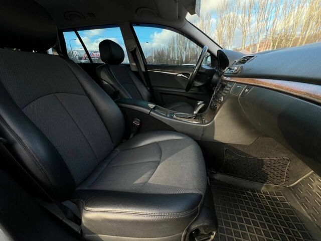 Сірий Мерседес Е-Клас, об'ємом двигуна 2.2 л та пробігом 267 тис. км за 8400 $, фото 15 на Automoto.ua