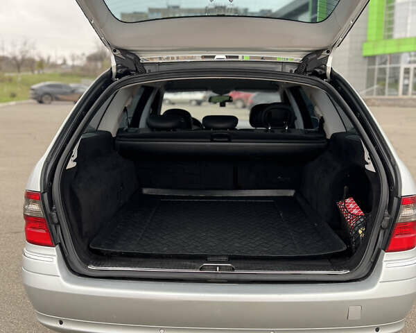 Сірий Мерседес Е-Клас, об'ємом двигуна 2.2 л та пробігом 270 тис. км за 8400 $, фото 7 на Automoto.ua