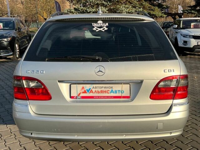 Сірий Мерседес Е-Клас, об'ємом двигуна 2.2 л та пробігом 267 тис. км за 8400 $, фото 5 на Automoto.ua