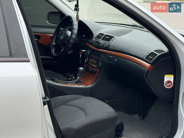 Серый Мерседес Е-Класс, объемом двигателя 1.8 л и пробегом 250 тыс. км за 7000 $, фото 5 на Automoto.ua