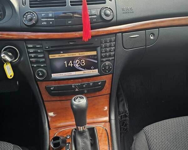 Серый Мерседес Е-Класс, объемом двигателя 1.8 л и пробегом 250 тыс. км за 7000 $, фото 24 на Automoto.ua