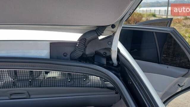 Серый Мерседес Е-Класс, объемом двигателя 2.99 л и пробегом 280 тыс. км за 9200 $, фото 13 на Automoto.ua