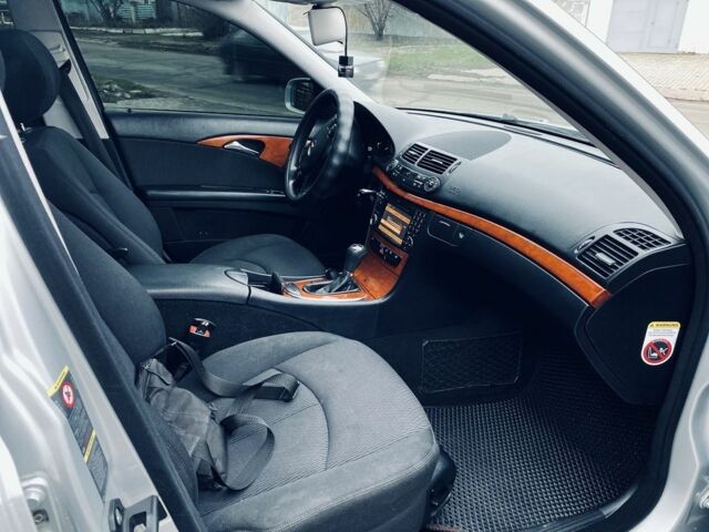 Серый Мерседес Е-Класс, объемом двигателя 1.8 л и пробегом 252 тыс. км за 7500 $, фото 8 на Automoto.ua