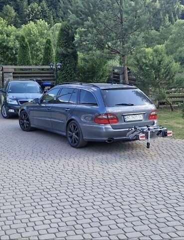 Серый Мерседес Е-Класс, объемом двигателя 3 л и пробегом 411 тыс. км за 9999 $, фото 3 на Automoto.ua