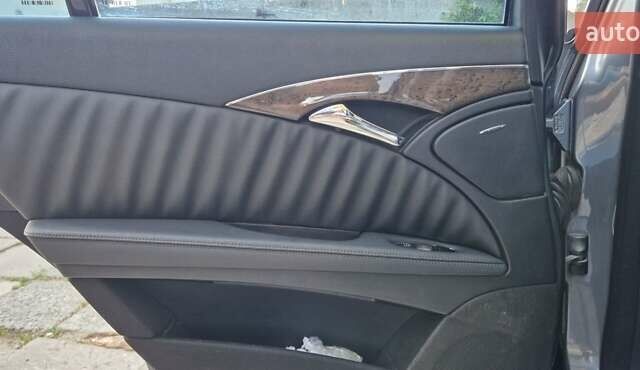 Серый Мерседес Е-Класс, объемом двигателя 3 л и пробегом 411 тыс. км за 9999 $, фото 10 на Automoto.ua