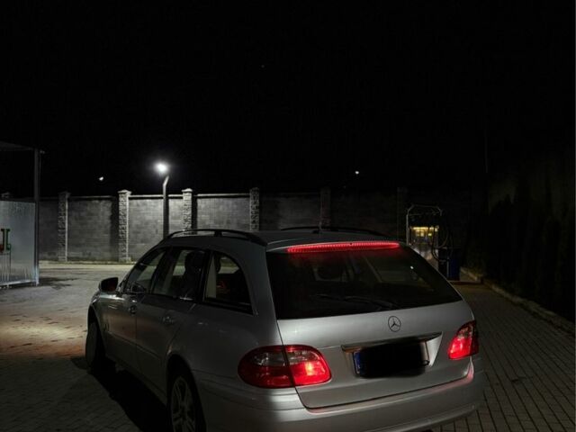 Сірий Мерседес Е-Клас, об'ємом двигуна 2 л та пробігом 330 тис. км за 4295 $, фото 2 на Automoto.ua