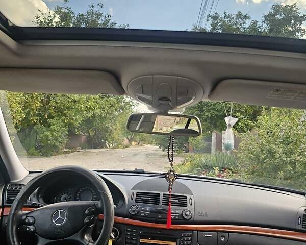 Серый Мерседес Е-Класс, объемом двигателя 1.8 л и пробегом 250 тыс. км за 7000 $, фото 21 на Automoto.ua