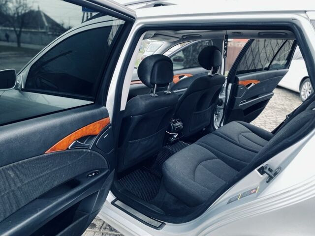 Серый Мерседес Е-Класс, объемом двигателя 1.8 л и пробегом 252 тыс. км за 7500 $, фото 13 на Automoto.ua