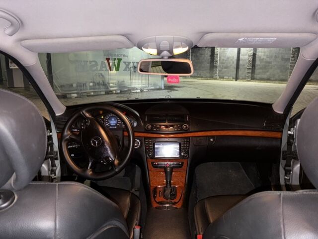 Сірий Мерседес Е-Клас, об'ємом двигуна 2 л та пробігом 330 тис. км за 4295 $, фото 5 на Automoto.ua