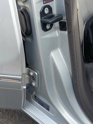 Серый Мерседес Е-Класс, объемом двигателя 2.99 л и пробегом 280 тыс. км за 9200 $, фото 11 на Automoto.ua