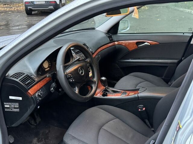 Серый Мерседес Е-Класс, объемом двигателя 1.8 л и пробегом 250 тыс. км за 5999 $, фото 7 на Automoto.ua