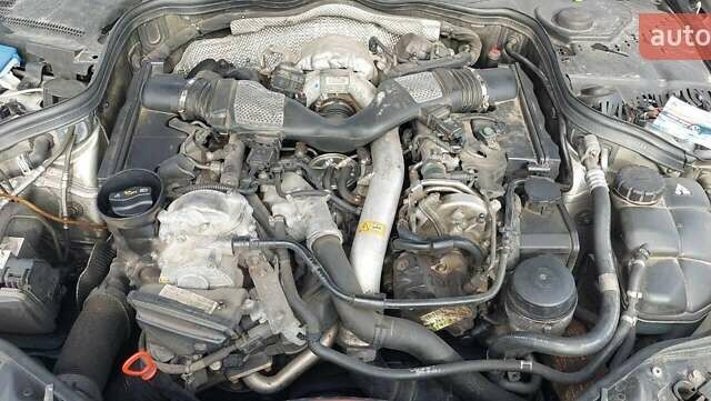 Серый Мерседес Е-Класс, объемом двигателя 2.99 л и пробегом 280 тыс. км за 9200 $, фото 3 на Automoto.ua