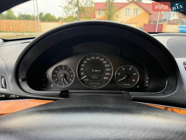 Сірий Мерседес Е-Клас, об'ємом двигуна 2.2 л та пробігом 256 тис. км за 8500 $, фото 15 на Automoto.ua