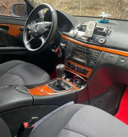 Сірий Мерседес Е-Клас, об'ємом двигуна 1.8 л та пробігом 320 тис. км за 7600 $, фото 11 на Automoto.ua