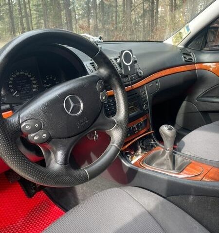 Сірий Мерседес Е-Клас, об'ємом двигуна 1.8 л та пробігом 320 тис. км за 7600 $, фото 7 на Automoto.ua