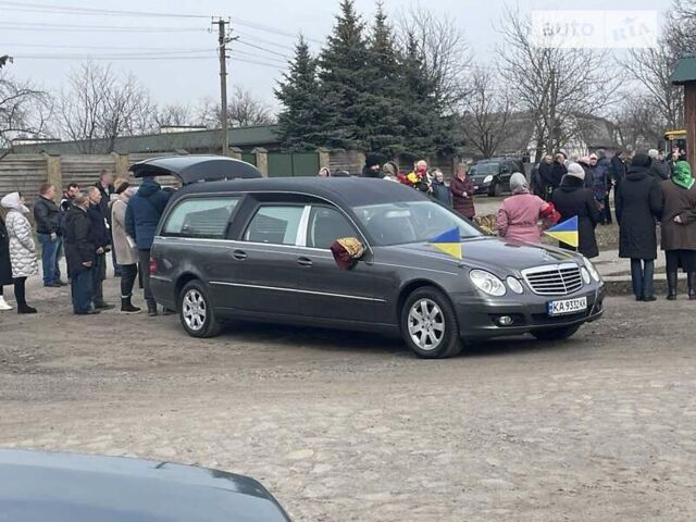 Сірий Мерседес Е-Клас, об'ємом двигуна 3 л та пробігом 256 тис. км за 29000 $, фото 2 на Automoto.ua