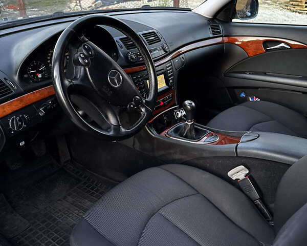 Мерседес Е-Класс 2009 в Львове на Automoto.ua Серый Мерседес Е-Класс, объемом двигателя 2.15 л и пробегом 270 тыс. км за 8350 $, фото 12 на Automoto.ua