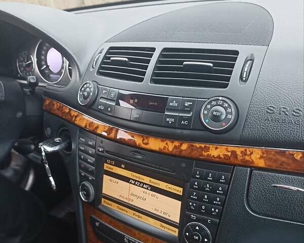 Сірий Мерседес Е-Клас, об'ємом двигуна 2.15 л та пробігом 264 тис. км за 10300 $, фото 6 на Automoto.ua