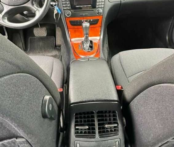 Сірий Мерседес Е-Клас, об'ємом двигуна 3 л та пробігом 210 тис. км за 44777 $, фото 2 на Automoto.ua