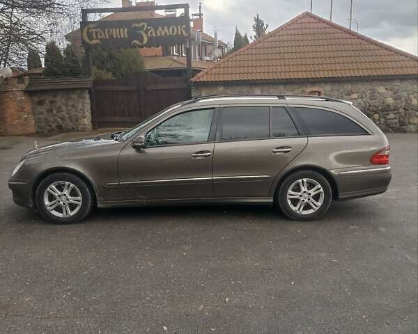 Сірий Мерседес Е-Клас, об'ємом двигуна 2.15 л та пробігом 264 тис. км за 10300 $, фото 2 на Automoto.ua