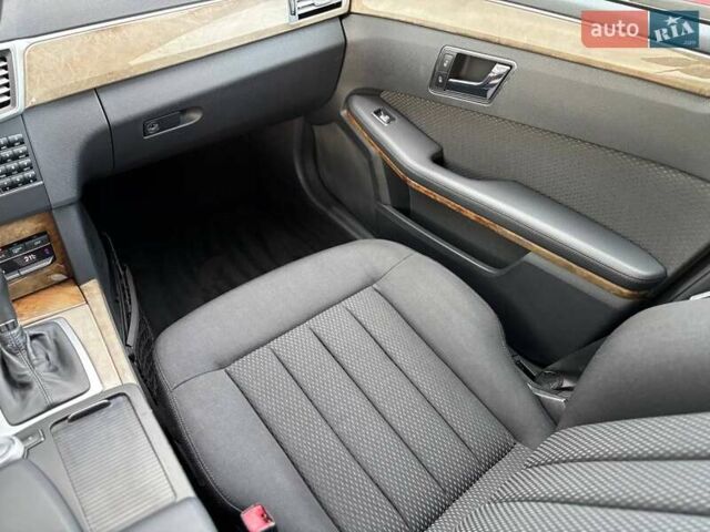 Серый Мерседес Е-Класс, объемом двигателя 1.8 л и пробегом 325 тыс. км за 9499 $, фото 22 на Automoto.ua