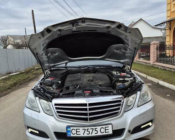 Сірий Мерседес Е-Клас, об'ємом двигуна 2.1 л та пробігом 255 тис. км за 13500 $, фото 17 на Automoto.ua