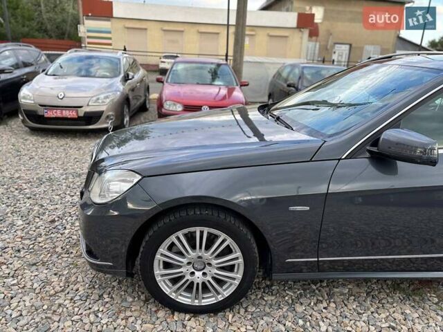 Серый Мерседес Е-Класс, объемом двигателя 1.8 л и пробегом 325 тыс. км за 9499 $, фото 4 на Automoto.ua