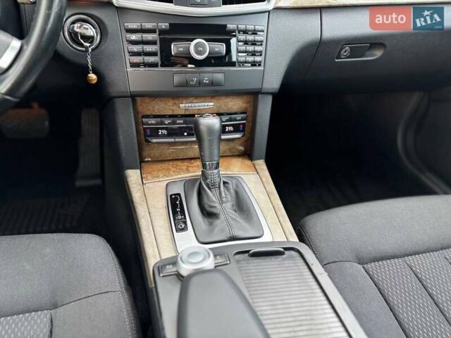 Серый Мерседес Е-Класс, объемом двигателя 1.8 л и пробегом 325 тыс. км за 9499 $, фото 21 на Automoto.ua