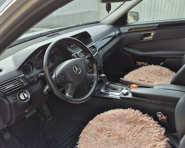 Сірий Мерседес Е-Клас, об'ємом двигуна 2.1 л та пробігом 255 тис. км за 13500 $, фото 12 на Automoto.ua