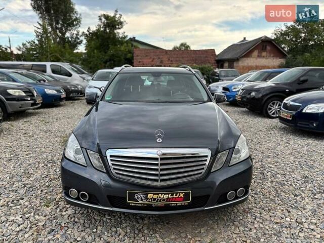 Серый Мерседес Е-Класс, объемом двигателя 1.8 л и пробегом 325 тыс. км за 9499 $, фото 1 на Automoto.ua