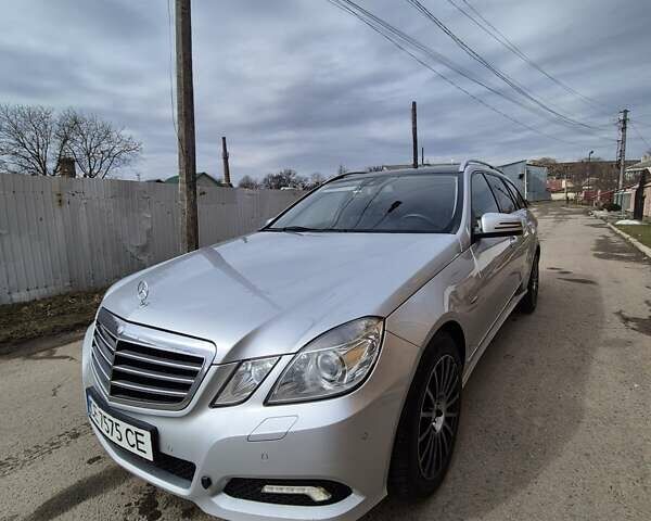 Сірий Мерседес Е-Клас, об'ємом двигуна 2.1 л та пробігом 255 тис. км за 13500 $, фото 7 на Automoto.ua