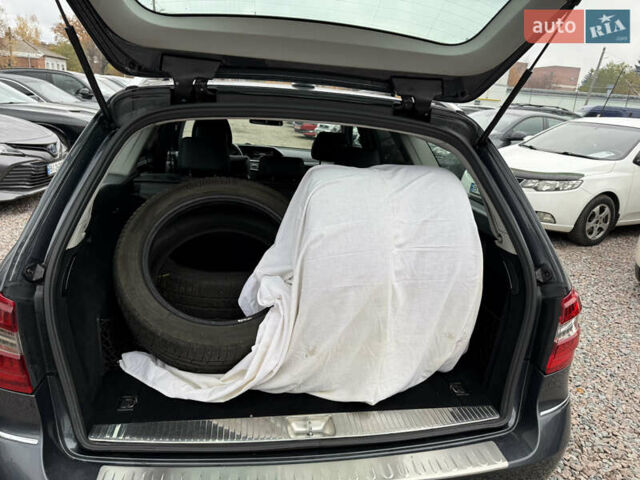 Серый Мерседес Е-Класс, объемом двигателя 2.2 л и пробегом 370 тыс. км за 10900 $, фото 41 на Automoto.ua