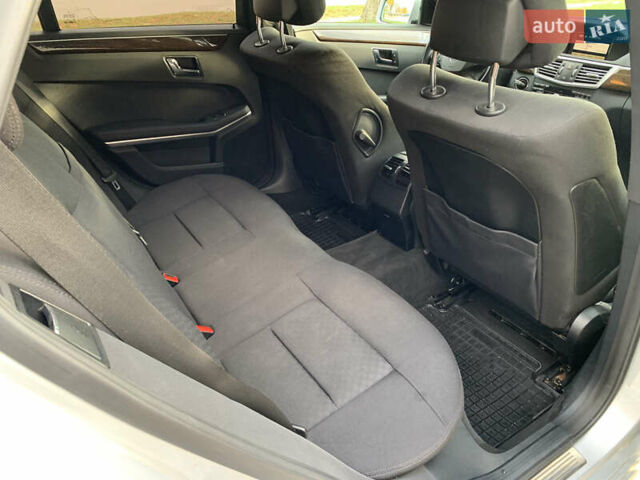 Сірий Мерседес Е-Клас, об'ємом двигуна 2.2 л та пробігом 315 тис. км за 8700 $, фото 10 на Automoto.ua