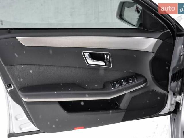 Сірий Мерседес Е-Клас, об'ємом двигуна 3 л та пробігом 233 тис. км за 12500 $, фото 14 на Automoto.ua