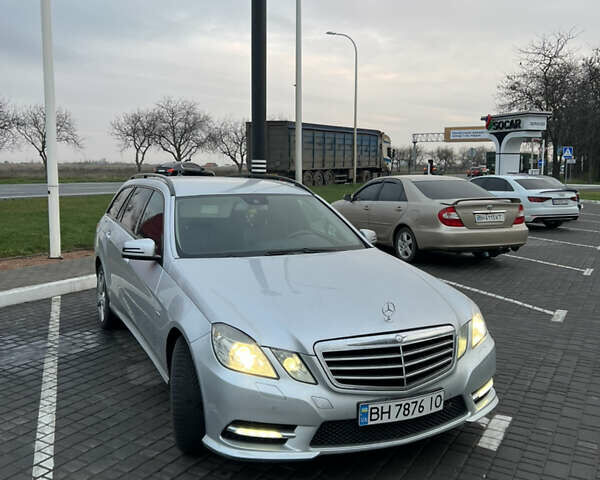 Серый Мерседес Е-Класс, объемом двигателя 2.2 л и пробегом 467 тыс. км за 11300 $, фото 1 на Automoto.ua
