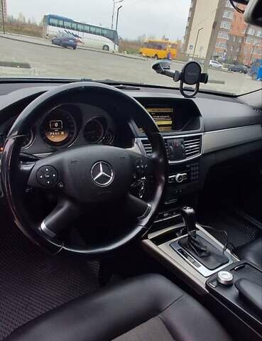 Серый Мерседес Е-Класс, объемом двигателя 2.1 л и пробегом 350 тыс. км за 12200 $, фото 9 на Automoto.ua