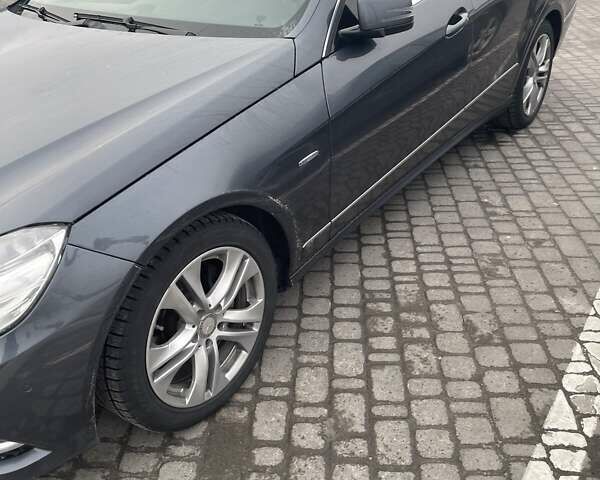 Сірий Мерседес Е-Клас, об'ємом двигуна 2.1 л та пробігом 350 тис. км за 11900 $, фото 2 на Automoto.ua
