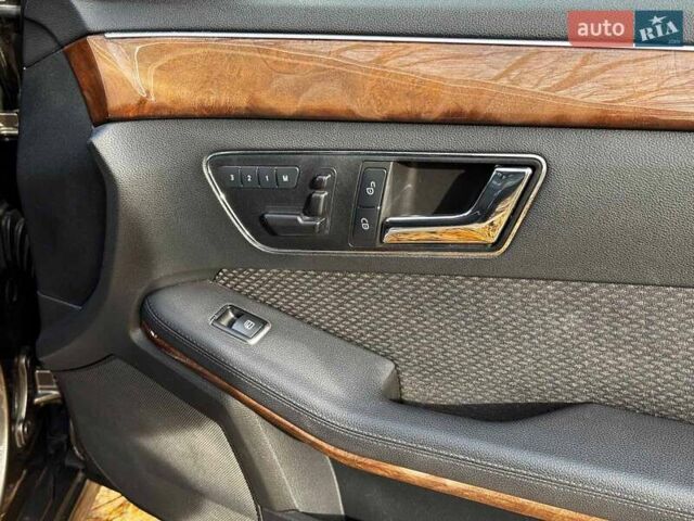 Серый Мерседес Е-Класс, объемом двигателя 3 л и пробегом 350 тыс. км за 10990 $, фото 31 на Automoto.ua