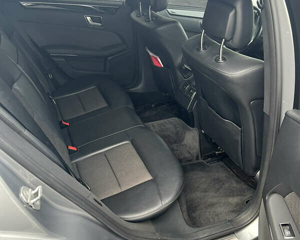 Серый Мерседес Е-Класс, объемом двигателя 2.2 л и пробегом 355 тыс. км за 12499 $, фото 20 на Automoto.ua