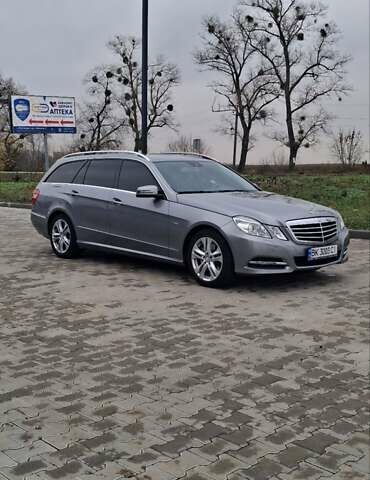 Серый Мерседес Е-Класс, объемом двигателя 2.1 л и пробегом 350 тыс. км за 12200 $, фото 7 на Automoto.ua
