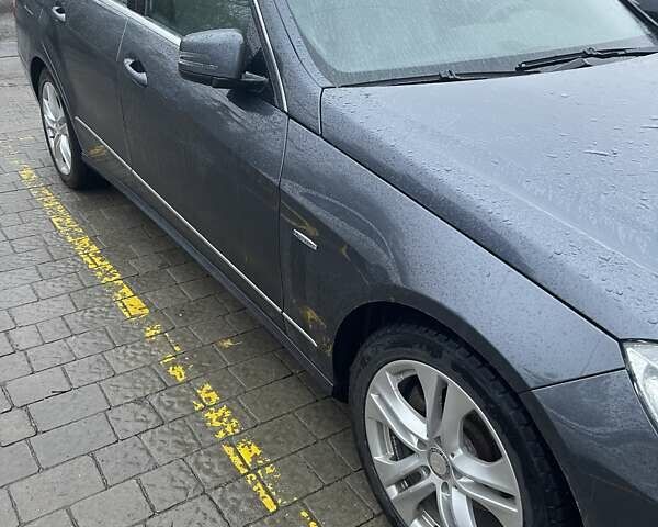 Сірий Мерседес Е-Клас, об'ємом двигуна 2.1 л та пробігом 350 тис. км за 11900 $, фото 4 на Automoto.ua