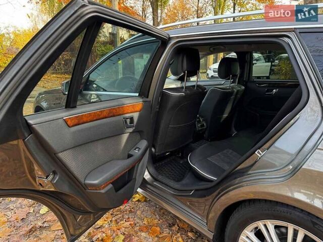 Серый Мерседес Е-Класс, объемом двигателя 3 л и пробегом 350 тыс. км за 10990 $, фото 24 на Automoto.ua