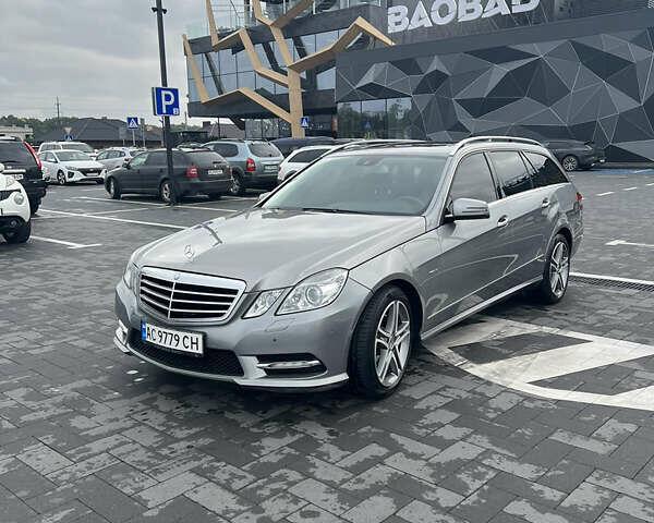 Серый Мерседес Е-Класс, объемом двигателя 2.2 л и пробегом 355 тыс. км за 12499 $, фото 1 на Automoto.ua