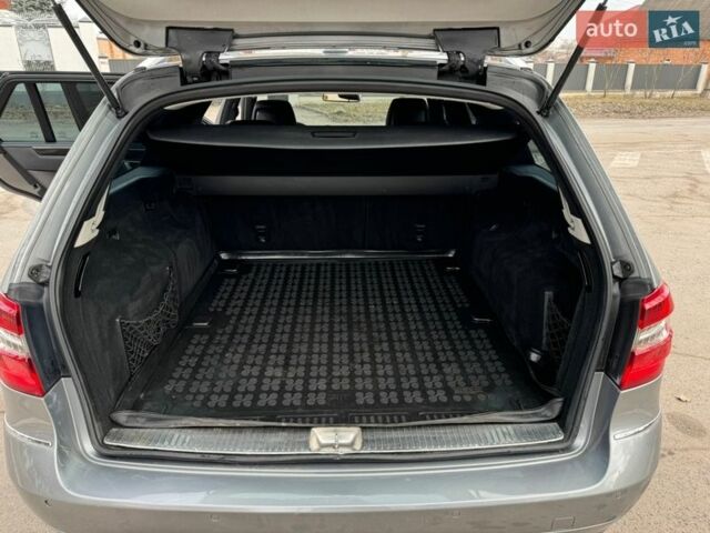 Сірий Мерседес Е-Клас, об'ємом двигуна 2.2 л та пробігом 350 тис. км за 10999 $, фото 44 на Automoto.ua