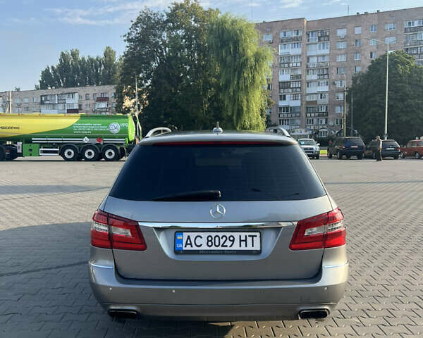Сірий Мерседес Е-Клас, об'ємом двигуна 2.2 л та пробігом 351 тис. км за 12999 $, фото 8 на Automoto.ua