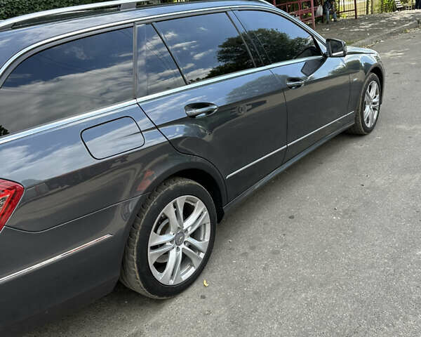 Сірий Мерседес Е-Клас, об'ємом двигуна 3 л та пробігом 322 тис. км за 13200 $, фото 1 на Automoto.ua