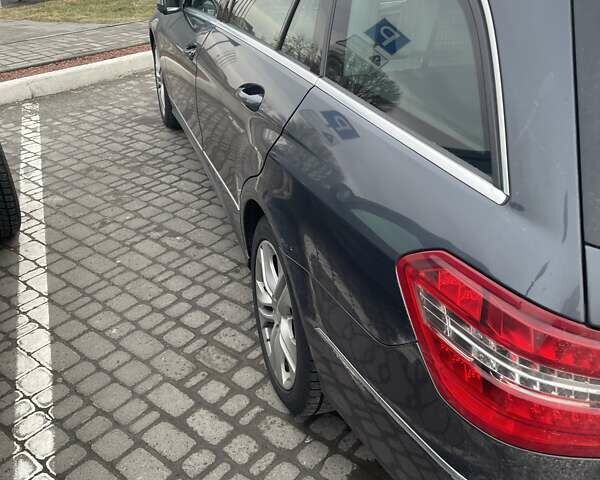 Сірий Мерседес Е-Клас, об'ємом двигуна 2.1 л та пробігом 350 тис. км за 11900 $, фото 3 на Automoto.ua
